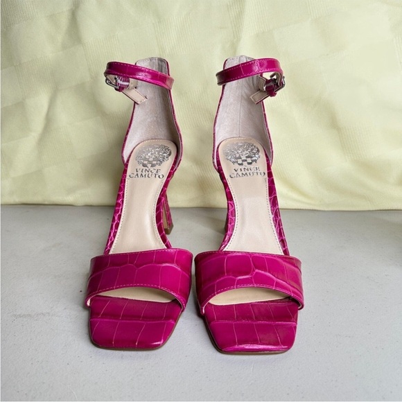 VINCE CAMUTO DEEP PINK MAGENTA FLARED STILETTO HEELS ANKLE STRAPS SIZE 9M - Picture 3 of 10